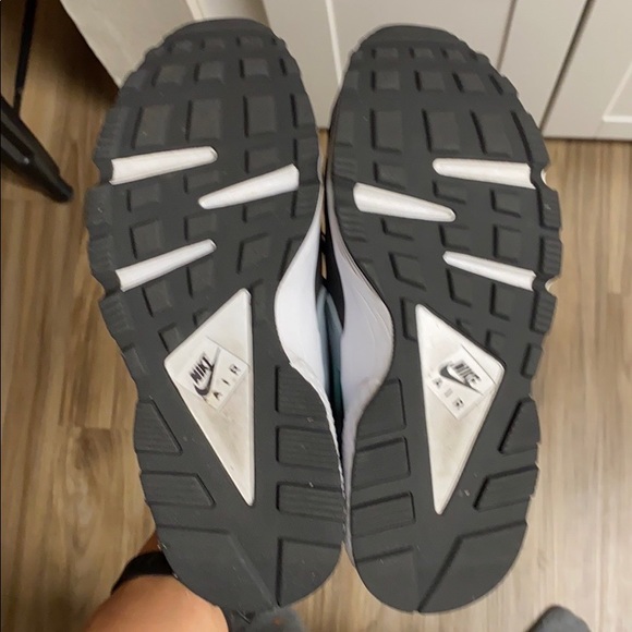 WMNS Nike Air Huaraches - Picture 6 of 8